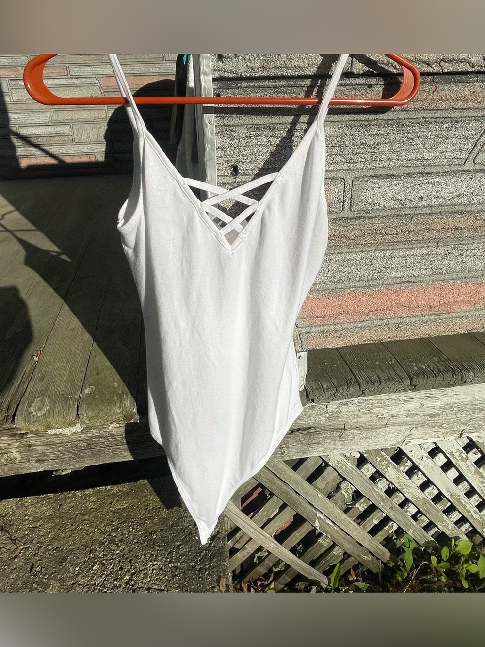 Ambiance White Strappy V-Neck Tank Top Bodysuit Large